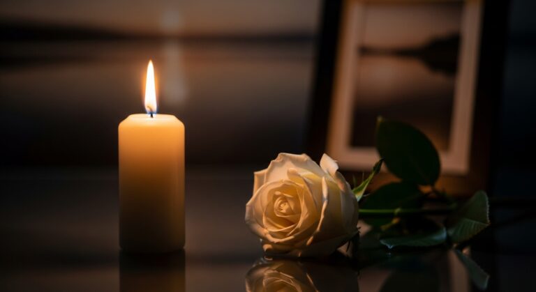 20 Condolence Messages for the Loss of a Father (Touching Examples)